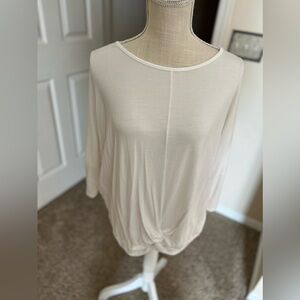 GAZE Oversized white slouch top with front gathered bottom. 3/4 sleeve size L